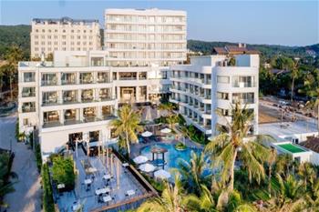  Combo 3N2D Khách Sạn 4 Sao Sunset Beach Resort & Spa (Bao Gồm Ăn Sáng) + Vé Máy Bay Khứ Hồi  + Combo vé Vinwonders và Vinpearl Safari